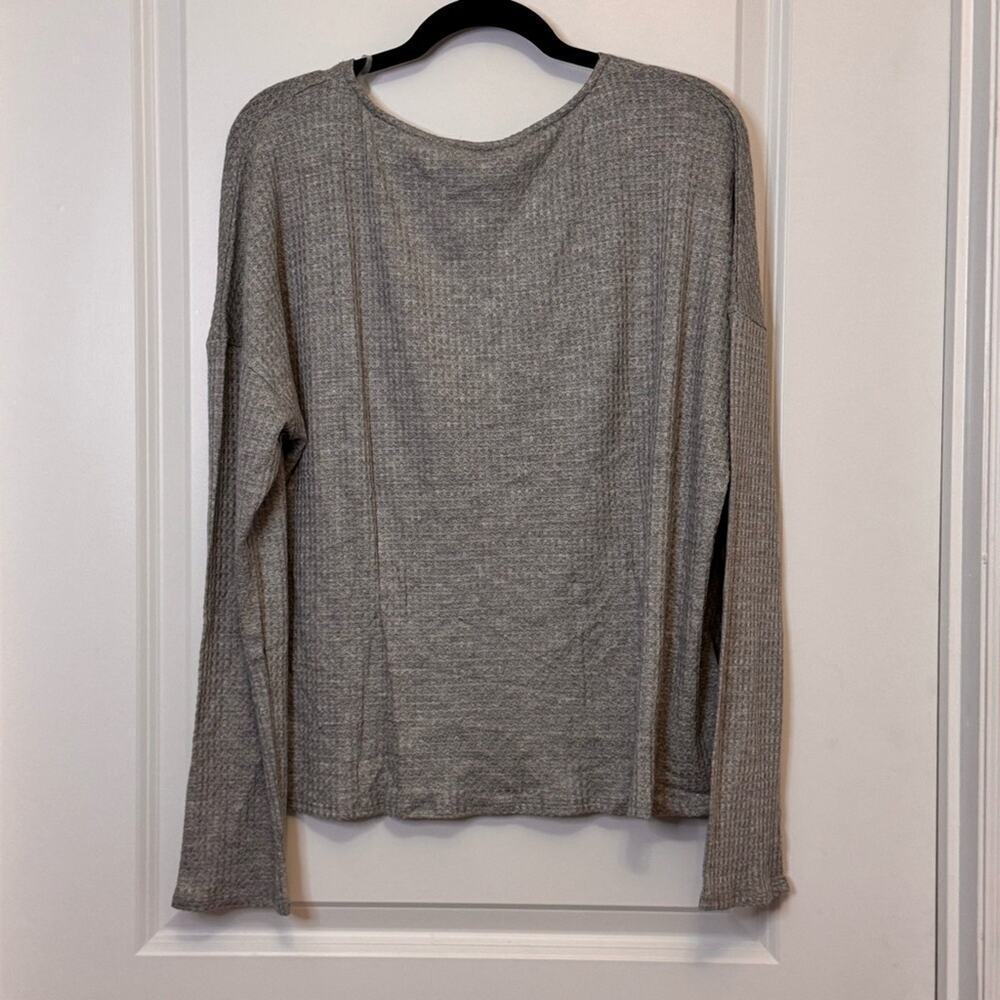 Sadie & Sage Gray Twist Front Long Sleeve Blouse - Picture 3 of 3